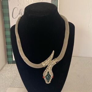 DEALS  STATEMENT NECKLACE